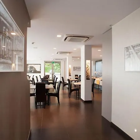 فندق Ferrohotel 4*